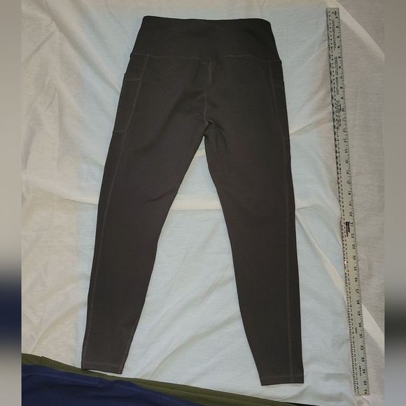 Set of 4 Leggings, Size M - Picture 5 of 10